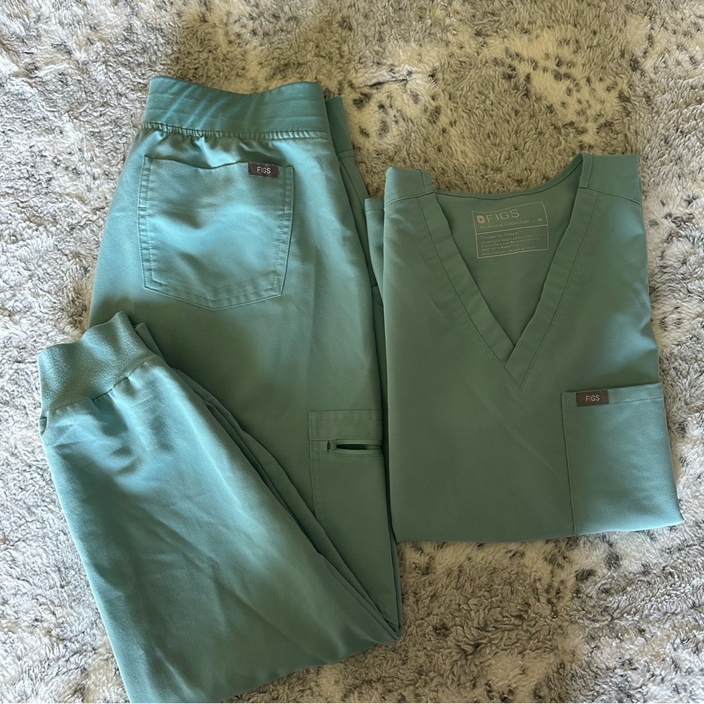 Seaglass Figs Zamora Joggers and Caterina top medium petite
